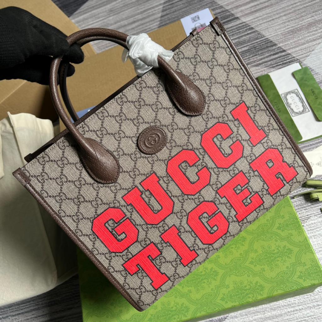 gg Tiger gg Medium Tote Bag Beige And Ebony gg Supreme Canvas Brown For Women 14.8in/37.6cm gg 687827 US7EC 9396