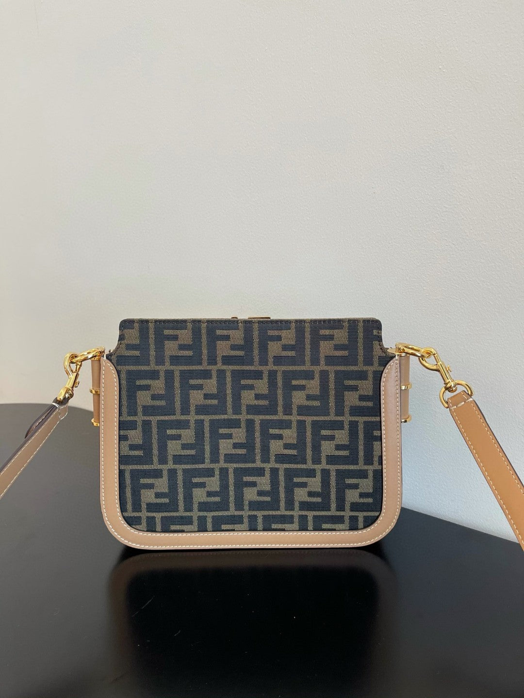 FI Touch Brown FF Fabric Bag For Woman 19cm/7.5in 8BT349AGY6F1FSM