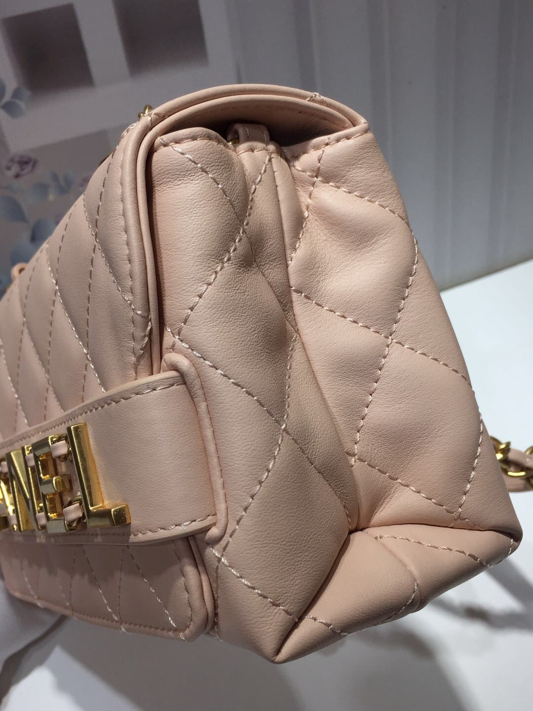 ChanelFront Logo Small Flap Bag Gold Hardware Creme For Women, Women’s Handbags, Shoulder Bags 8.2in/21cm AS1490