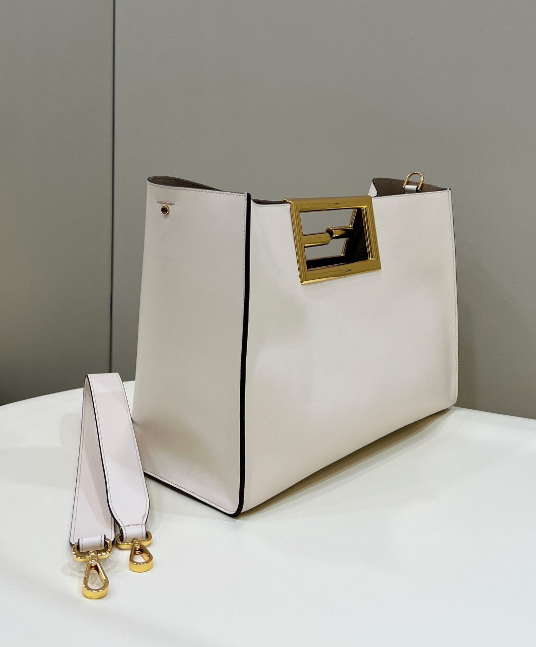 FI Way Medium White Bag For Woman 29.5cm/11.5in