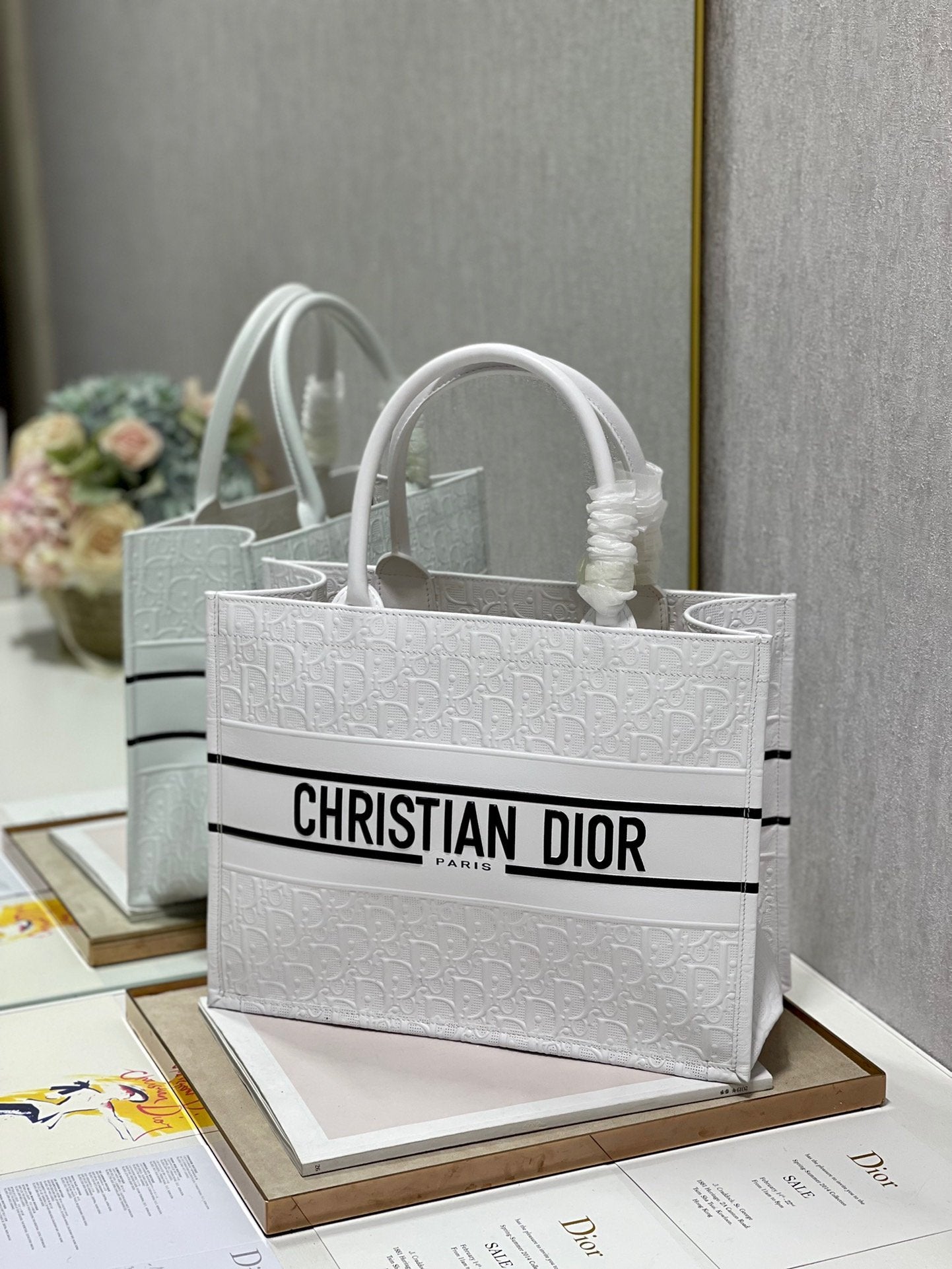 DI Medium Book Tote White, For Women, Women’s Handbags 14in/36cm CD