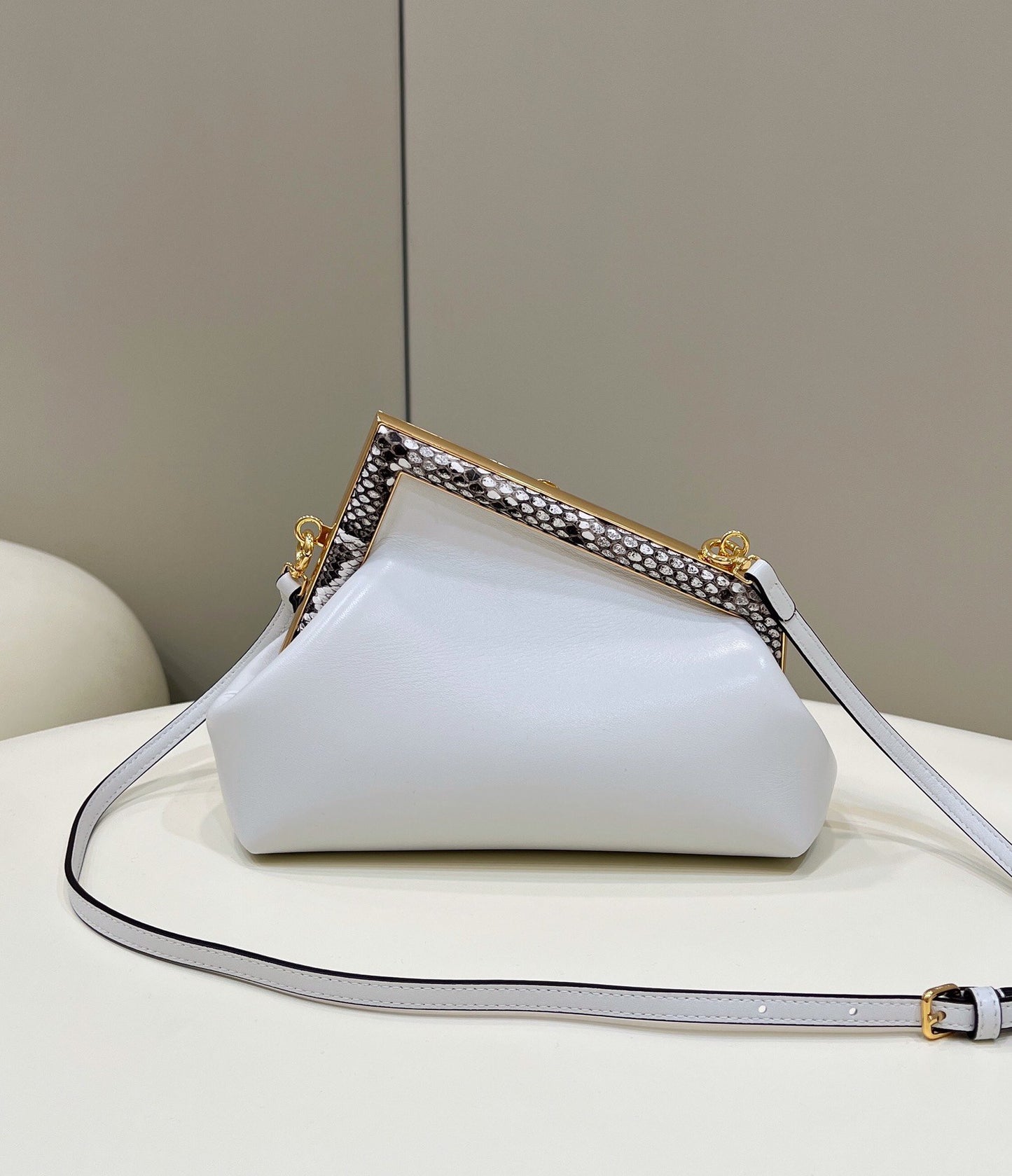 FI First Small White For Women, Women’s HandBags, Shoulder And Crossbody Bags 10.2in/26cm FF 8BP129