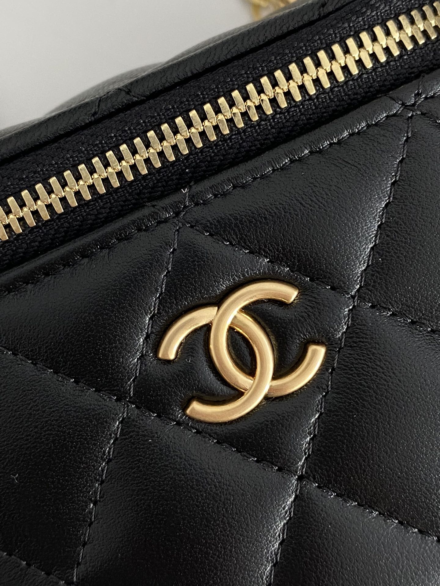 ChanelSmall Vanity With Chain Black For Women, Women’s Bags 4.3in/11cm