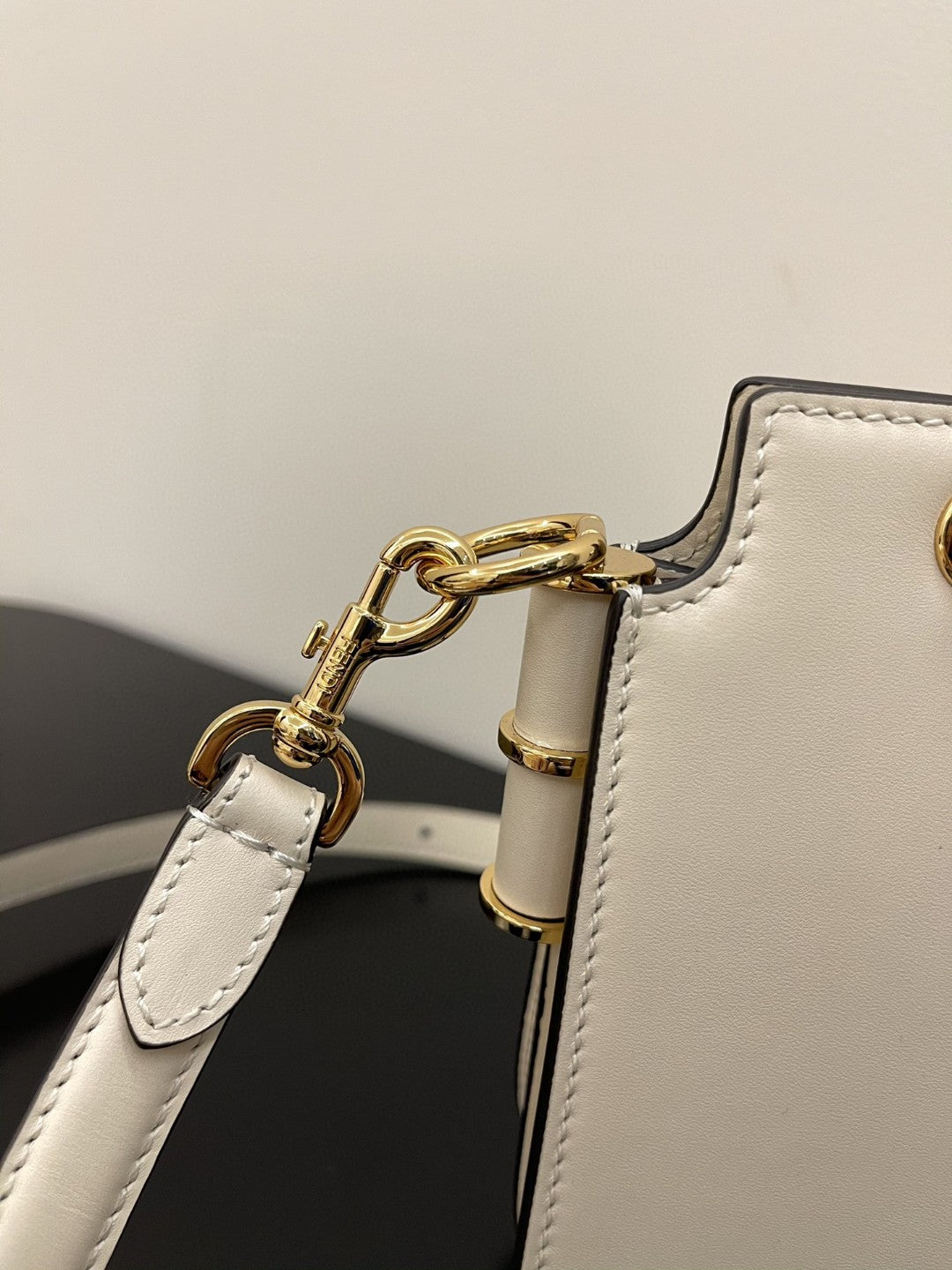 FI Touch White Bag For Woman 19cm/7.5in