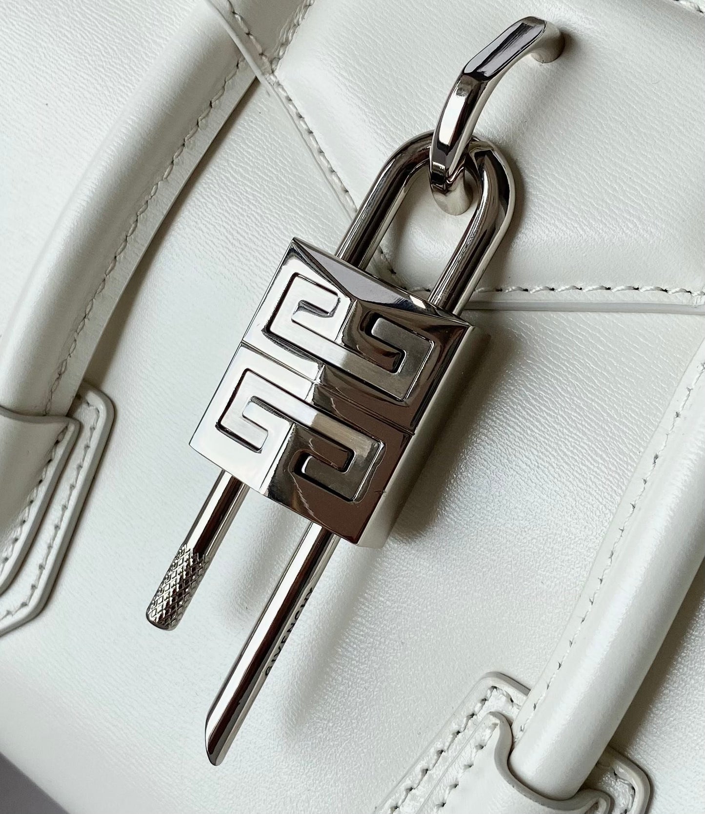 gv Mini Antigona Lock Bag Ivory For Women, Handbags, Shoulder Bags 8.7in/22cm GVC BB50J0B16S-105