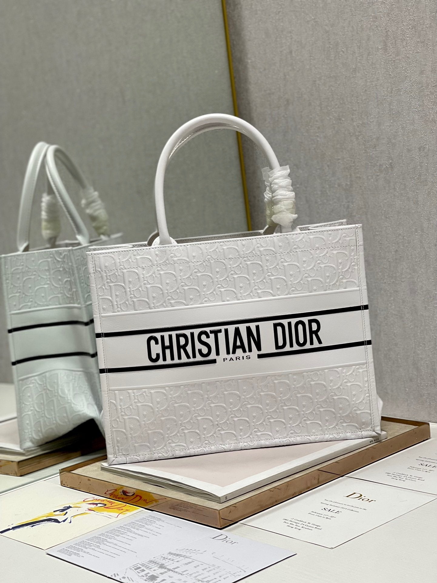 DI Medium Book Tote White, For Women, Women’s Handbags 14in/36cm CD