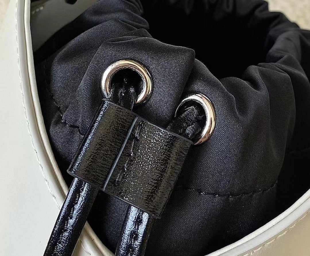 gv Mini Cut Out Bucket Bag Black For Women, Handbags, Shoulder Bags 6.3in/16cm GVC BB50NRB1GV-001