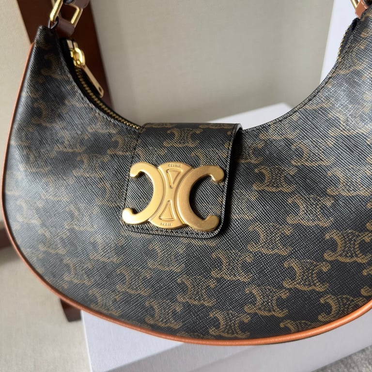 CE AVA TRIOMPHE SOFT BAG IN CANVAS AND CALFSKIN
TAN