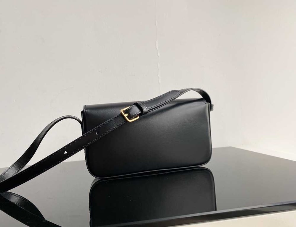 CE TRIOMPHE SHOULDER BAG IN SHINY CALFSKIN BLACK