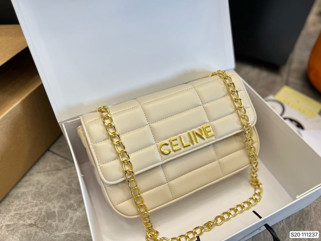 CE CHAIN SHOULDER BAG MATELASSE MONOCHROME IN QUILTED GOATSKIN BEIGE