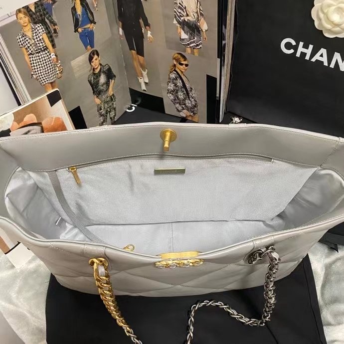 ChanelShopping ChanelBag 19 White For Women, Women’s Bags 16in/41cm