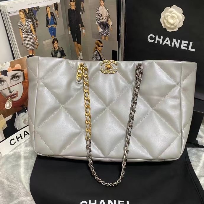 ChanelShopping ChanelBag 19 White For Women, Women’s Bags 16in/41cm