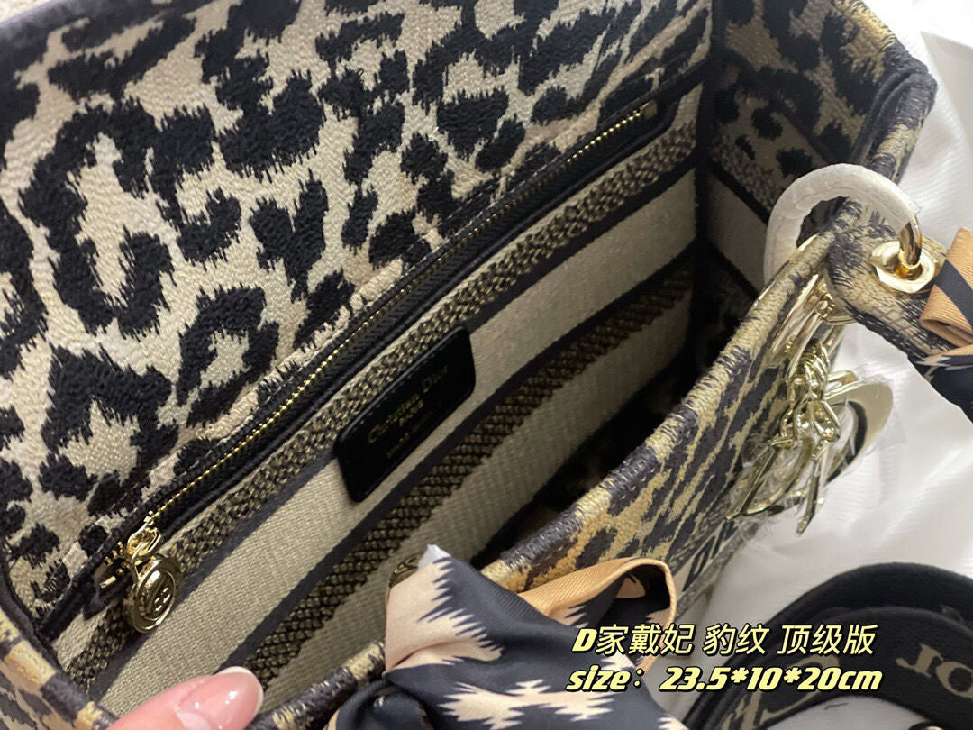 VL - Luxury Bags DIR 22.11.22