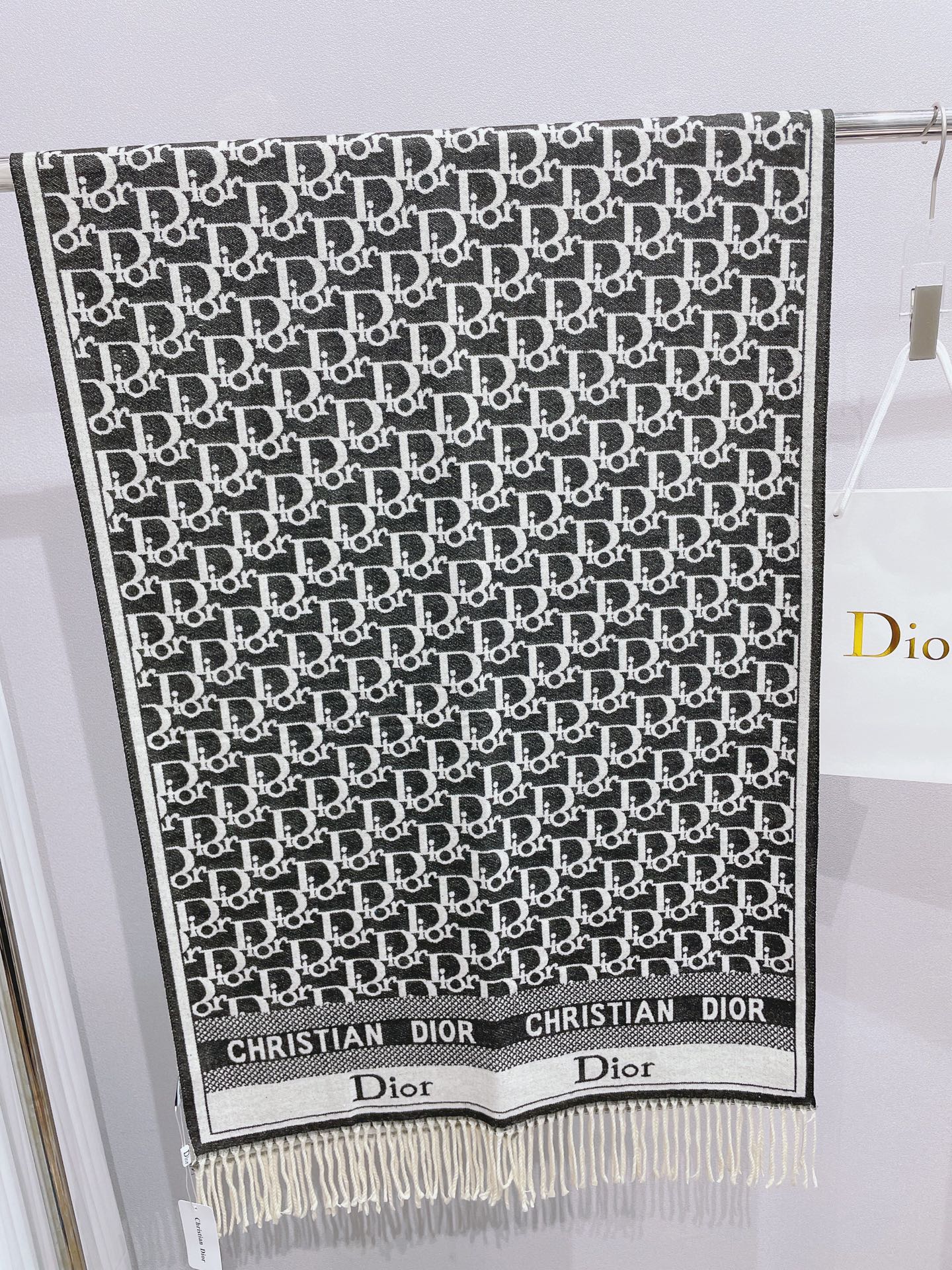 VL - Luxury Edition DIR Scarf 004