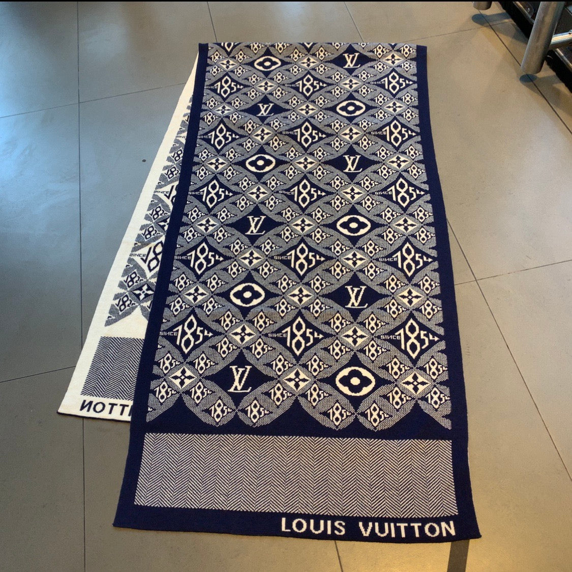 VL - Luxury Edition LUV Scarf 009