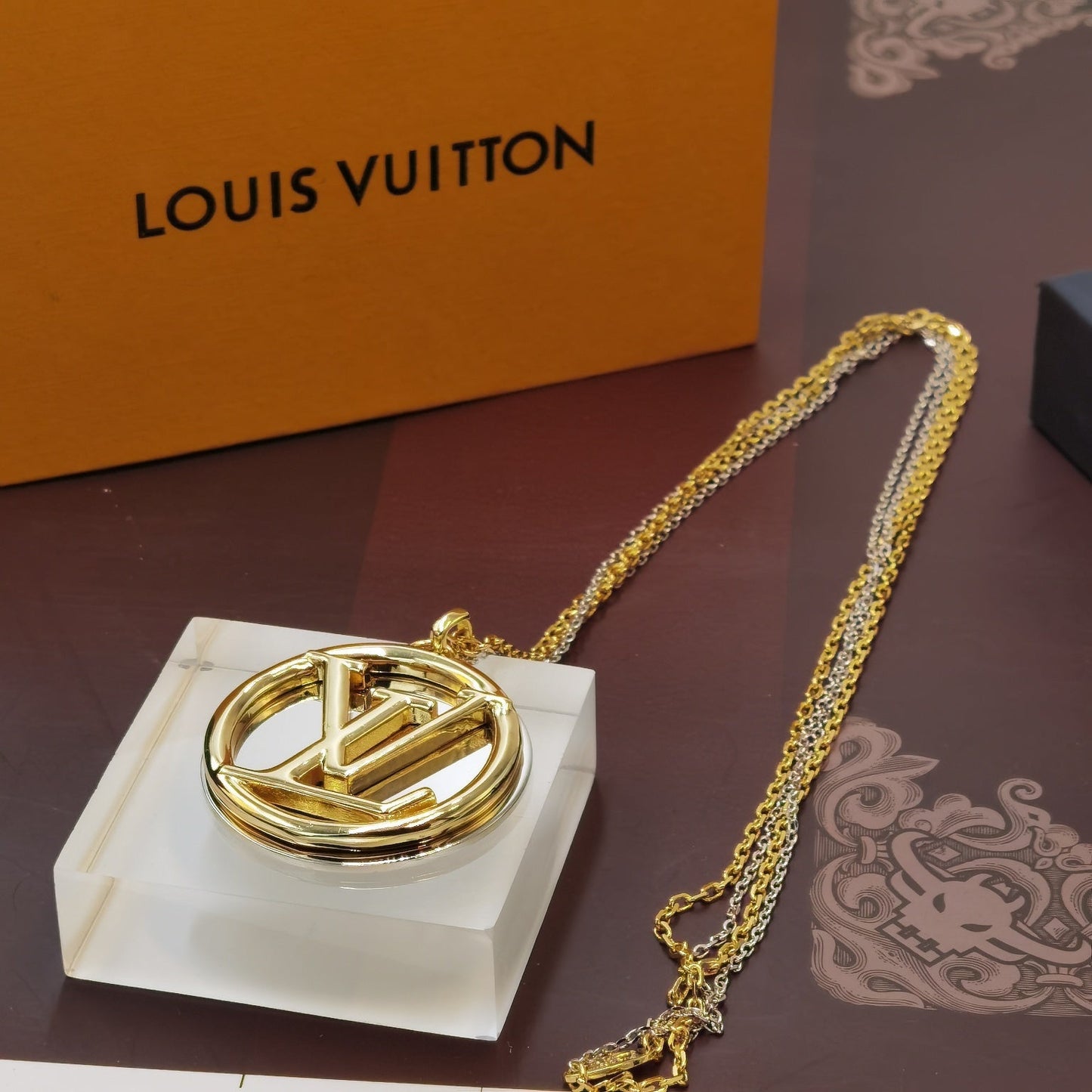 VL - Luxury Edition Necklace LUV030