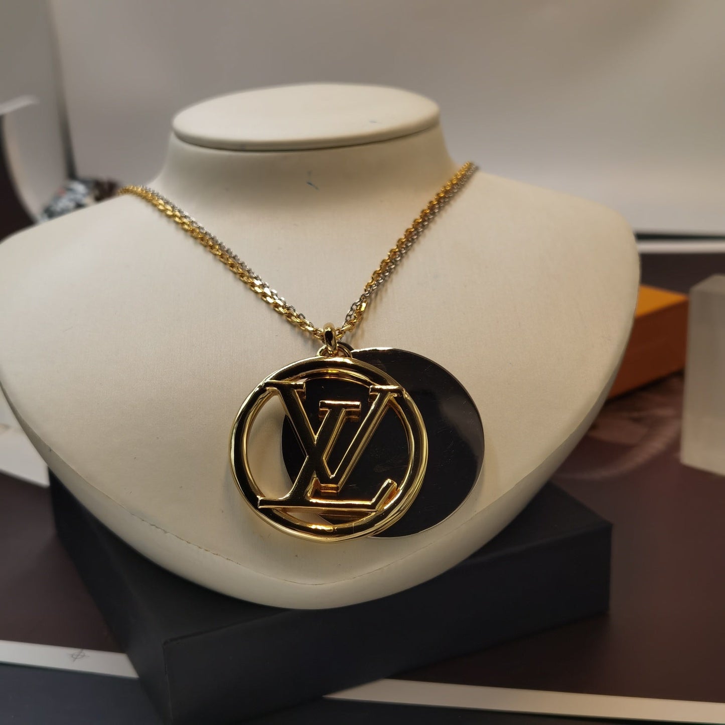 VL - Luxury Edition Necklace LUV030