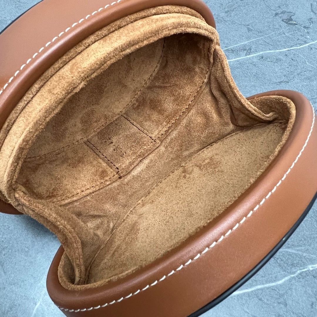 CE Oval Minaudiere Cuir Triomphe Brown For Women 6in/11.5cm 198613DU6.04LU
