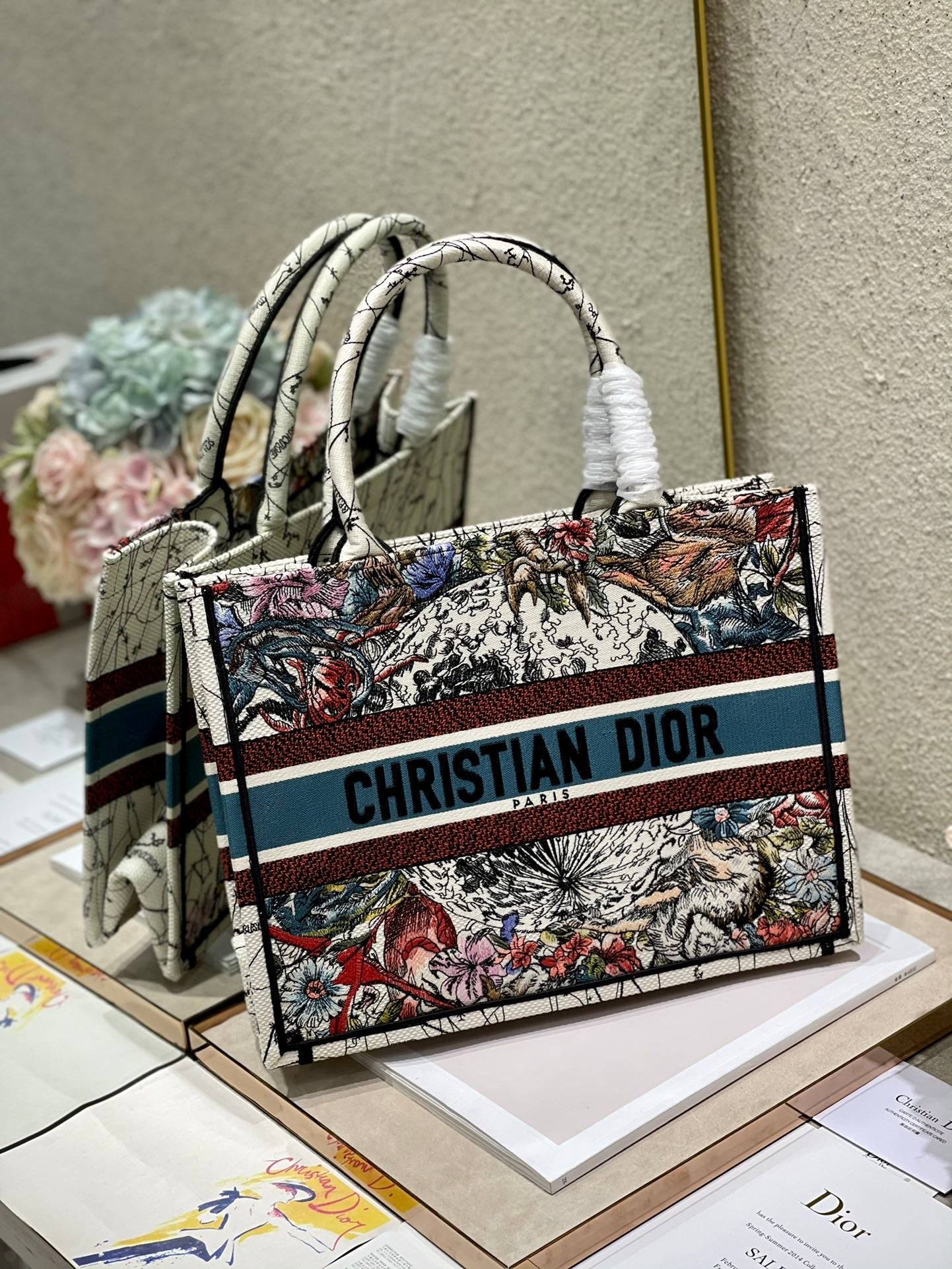 DI Medium Book Tote Latte Multicolor Zodiac Embroidery, Latte Multicolor, For Women Women’s Handbags, Shoulder Bags, 36cm CD