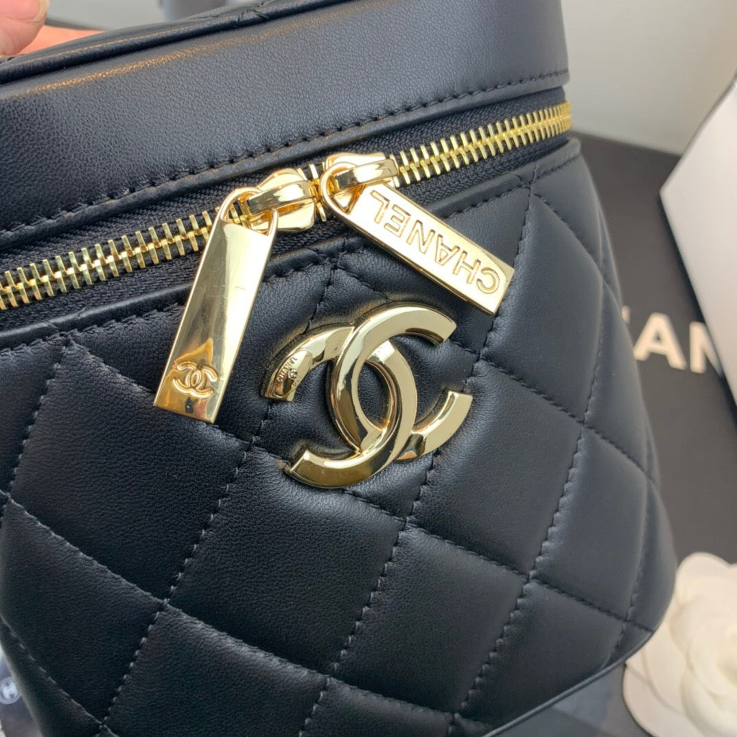 ChanelVanity Case Gold Hardware Black For Women, Women’s Handbags, Shoulder Bags 7.9in/20cm AS2061 