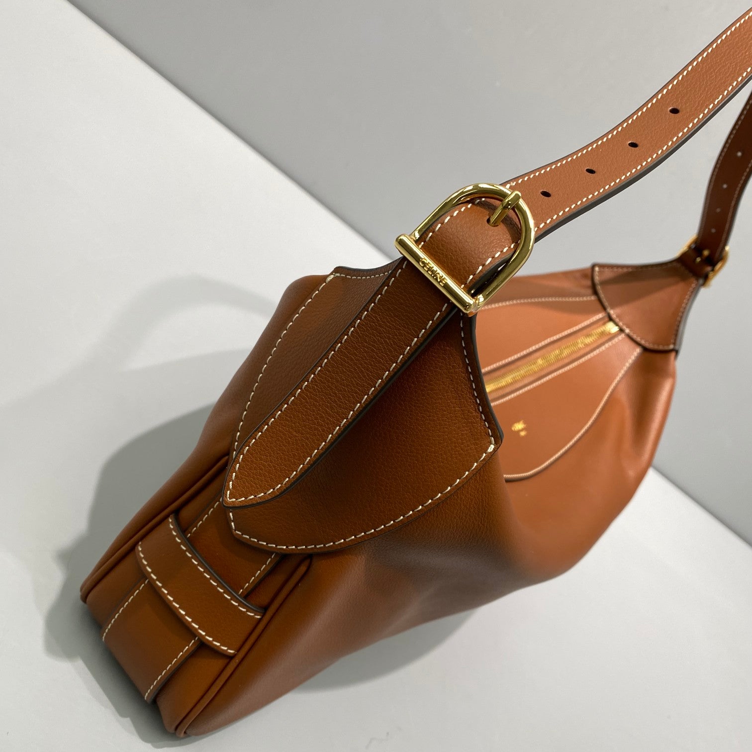 CE Medium Romy In Supple Brown For Women 13in/34cm 197443DPJ.04LU