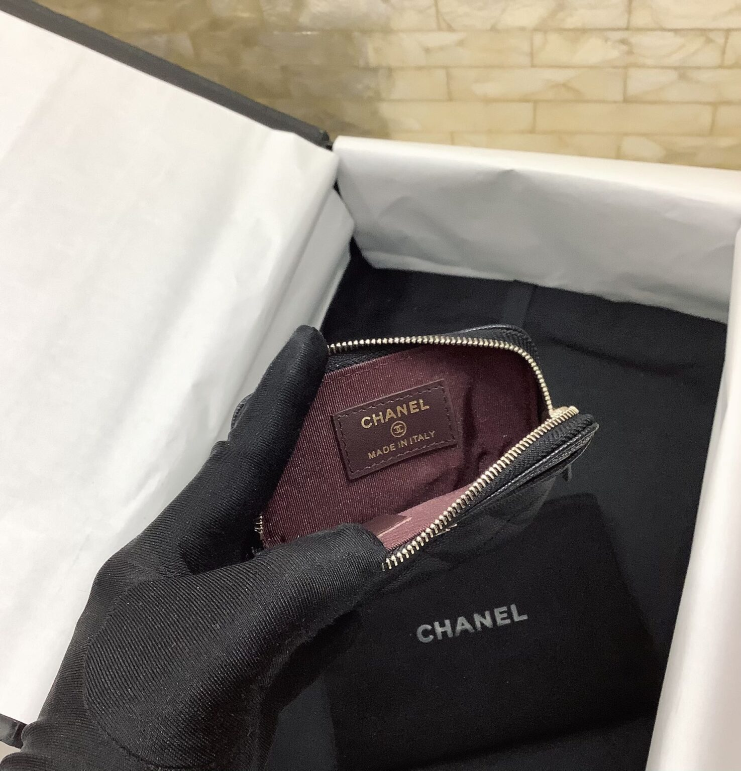 CHL CAVIAR QUILTED ZIP CARD HOLDER BLACK WALLET
