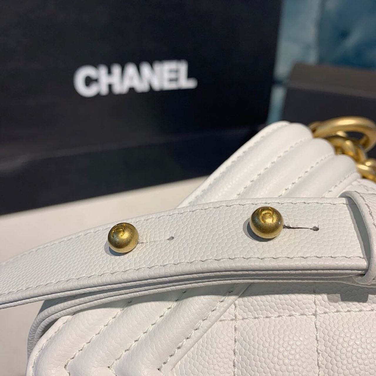 CHL SMALL BOY HANDBAG WHITE