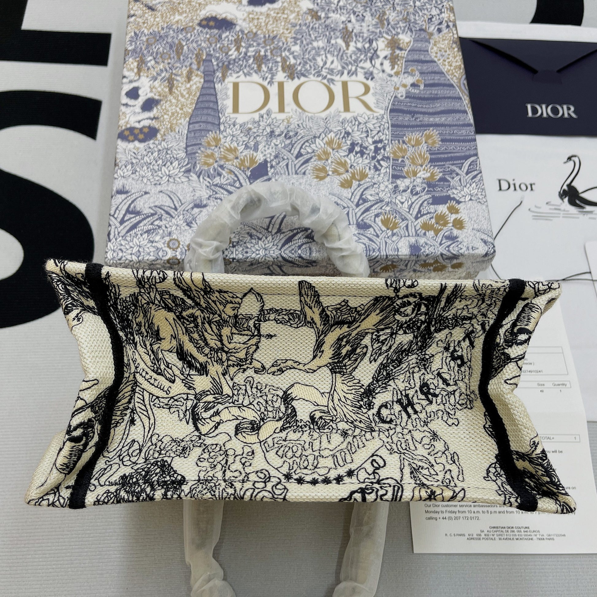 DI Small Book Tote White, For Women, Women’s Handbags 26.5cm/10.5in CD M1265ZRHZ_M941