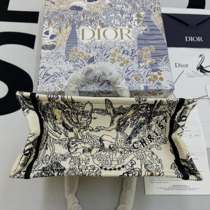 DI Small Book Tote White, For Women, Women’s Handbags 26.5cm/10.5in CD M1265ZRHZ_M941