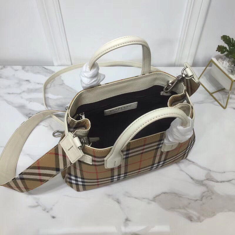 BB Small Banner Vintage Check And Tote White For Women, Women’s Bags 10.5in/26cm
