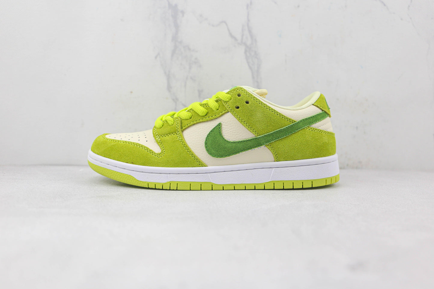 Designer NK SB Dunk Low Pro Sour Apple DM0807-300