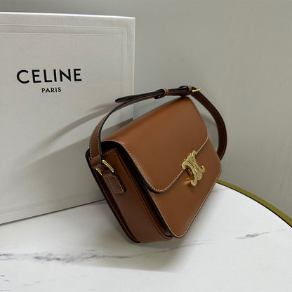 CL CLASSIQUE TRIOMPHE BAG in shiny calfskin