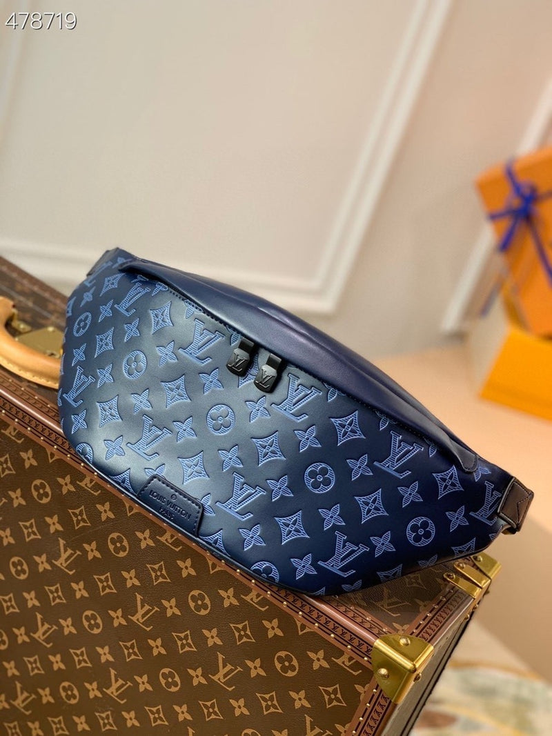 LV Discovery Bumbag PM Monogram Shadow Navy Blue For Men, Belt Bags 17.3in/44cm LV M45729