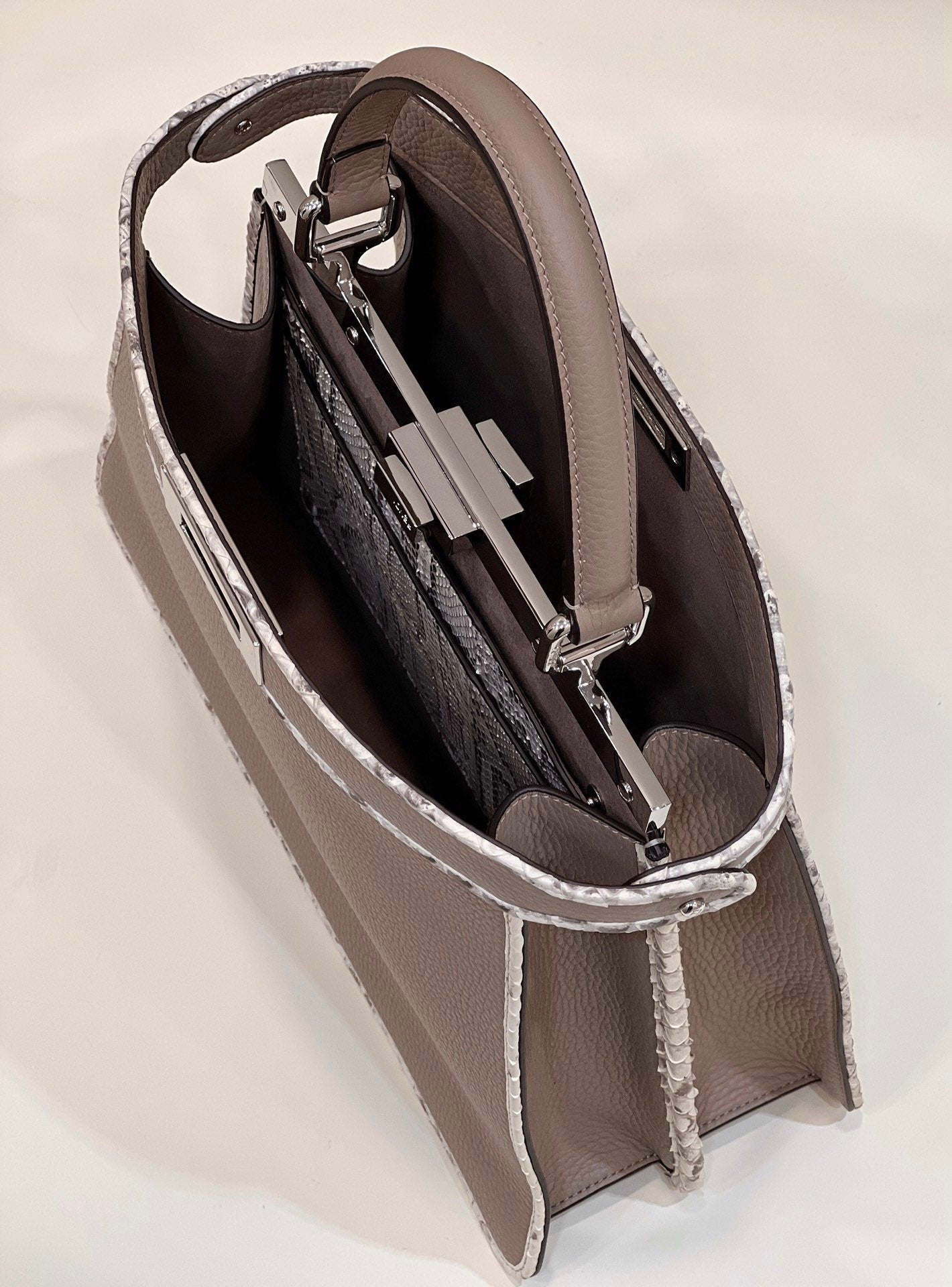 FI Peekaboo ISeeU Medium Greige For Women, Women&#8217;s Handbags, Shoulder Bag 13.1in/33.5cm FF