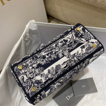 DI Medium Lady D-Lite Bag Toile de Jouy Stripes Embroidery, Navy Blue Handbags, 24cm CD M0565ORLP_M928