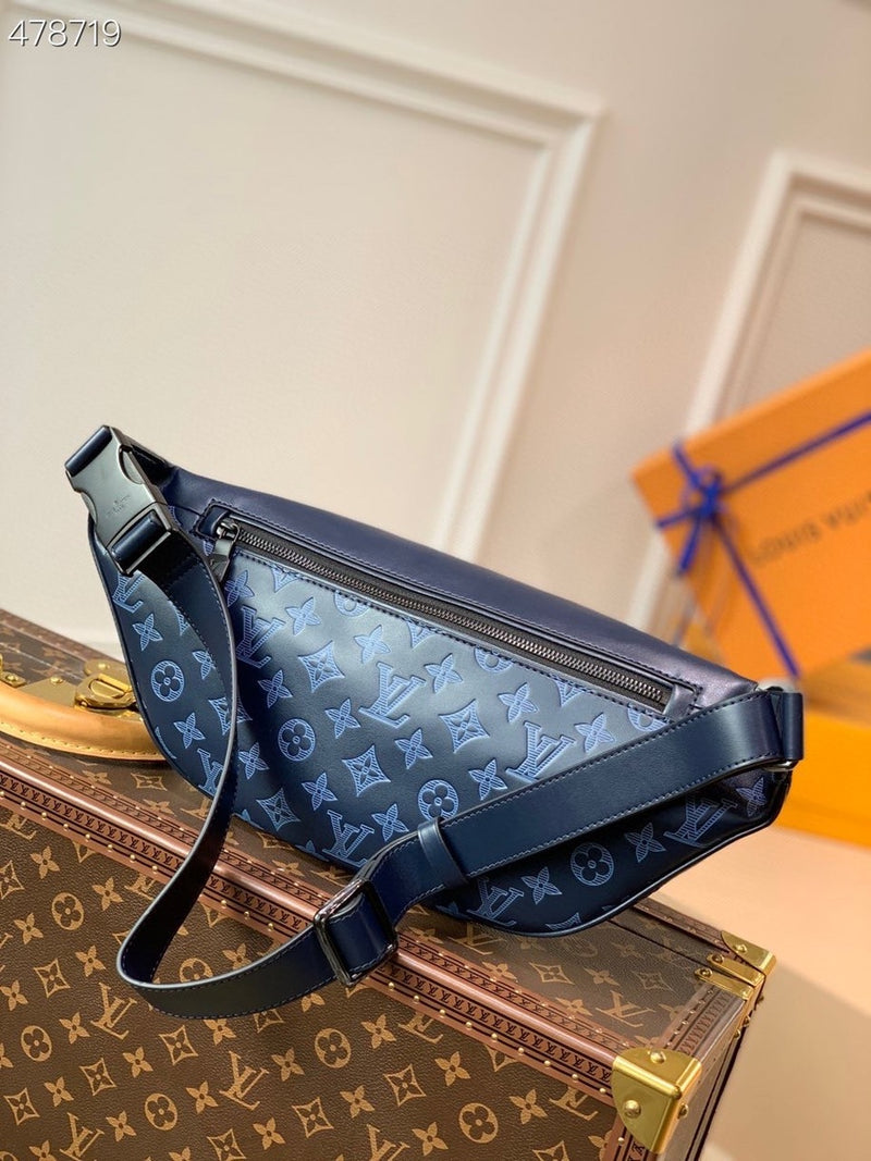 LV Discovery Bumbag PM Monogram Shadow Navy Blue For Men, Belt Bags 17.3in/44cm LV M45729