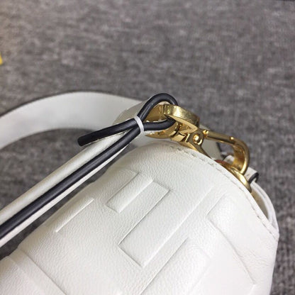 FI Baguette Nappa White For Women, Women&#8217;s Handbags, Shoulder And Crossbody Bags 10.6in/27cm FF 8BR600A72VF15AO