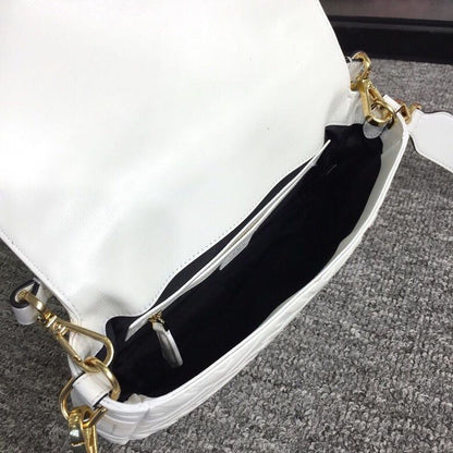 FI Baguette Nappa White For Women, Women&#8217;s Handbags, Shoulder And Crossbody Bags 10.6in/27cm FF 8BR600A72VF15AO