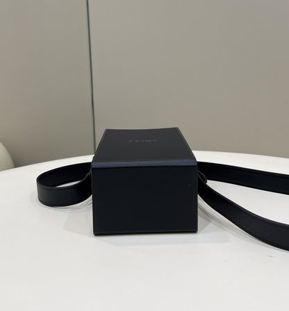 FI Vertical Box Black RM 6,400 Bag For Woman 17cm/6.5in 7VA519AFB3F1Z35