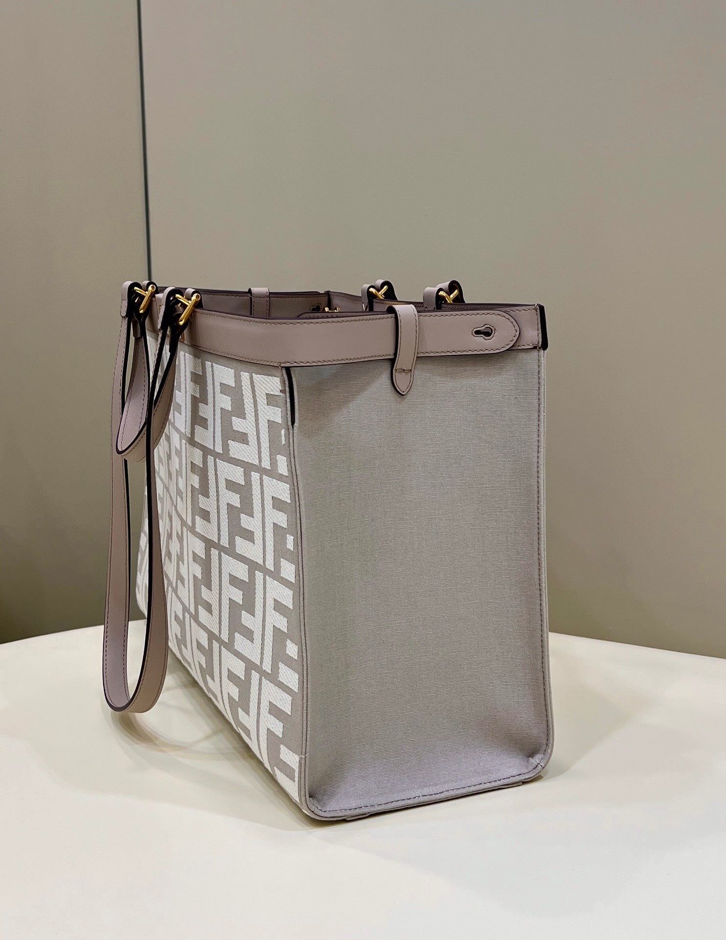 FI X-Tote White canvas FF bag For Woman 41cm/16in 8BH374AKKYF1HZ1