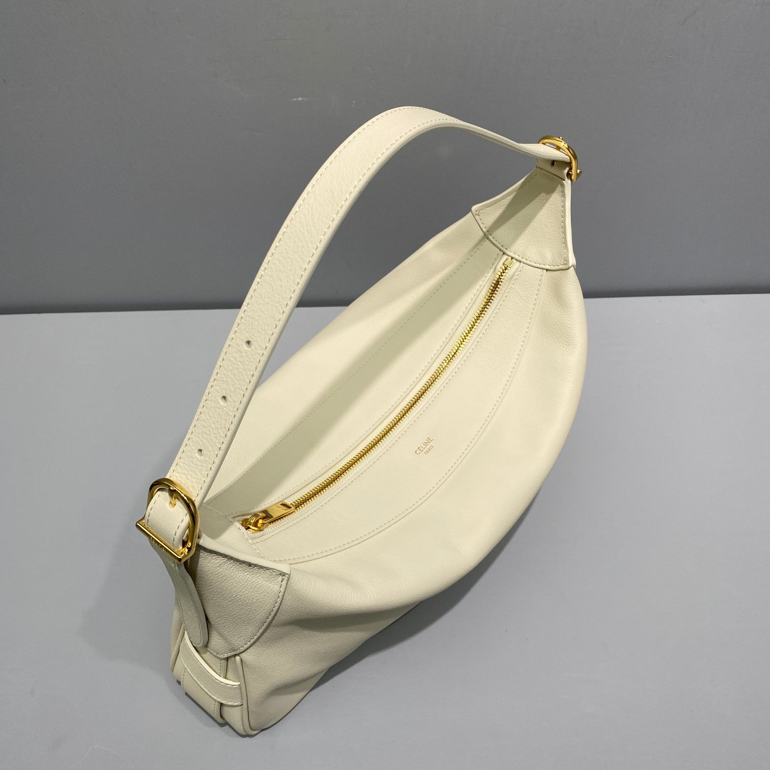 CE Medium Romy In Supple White For Women 13in/34cm 197443DPJ.01RC