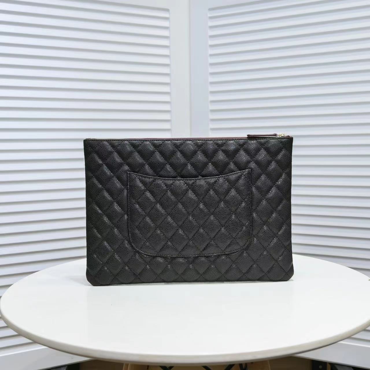 CHL POUCH CLASSIC BLACK LEATHER CLUTCH A82545