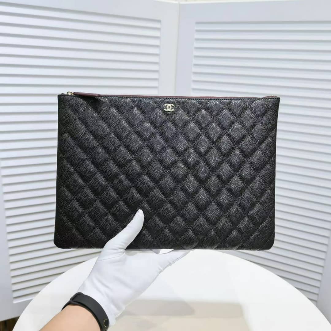 CHL POUCH CLASSIC BLACK LEATHER CLUTCH A82545