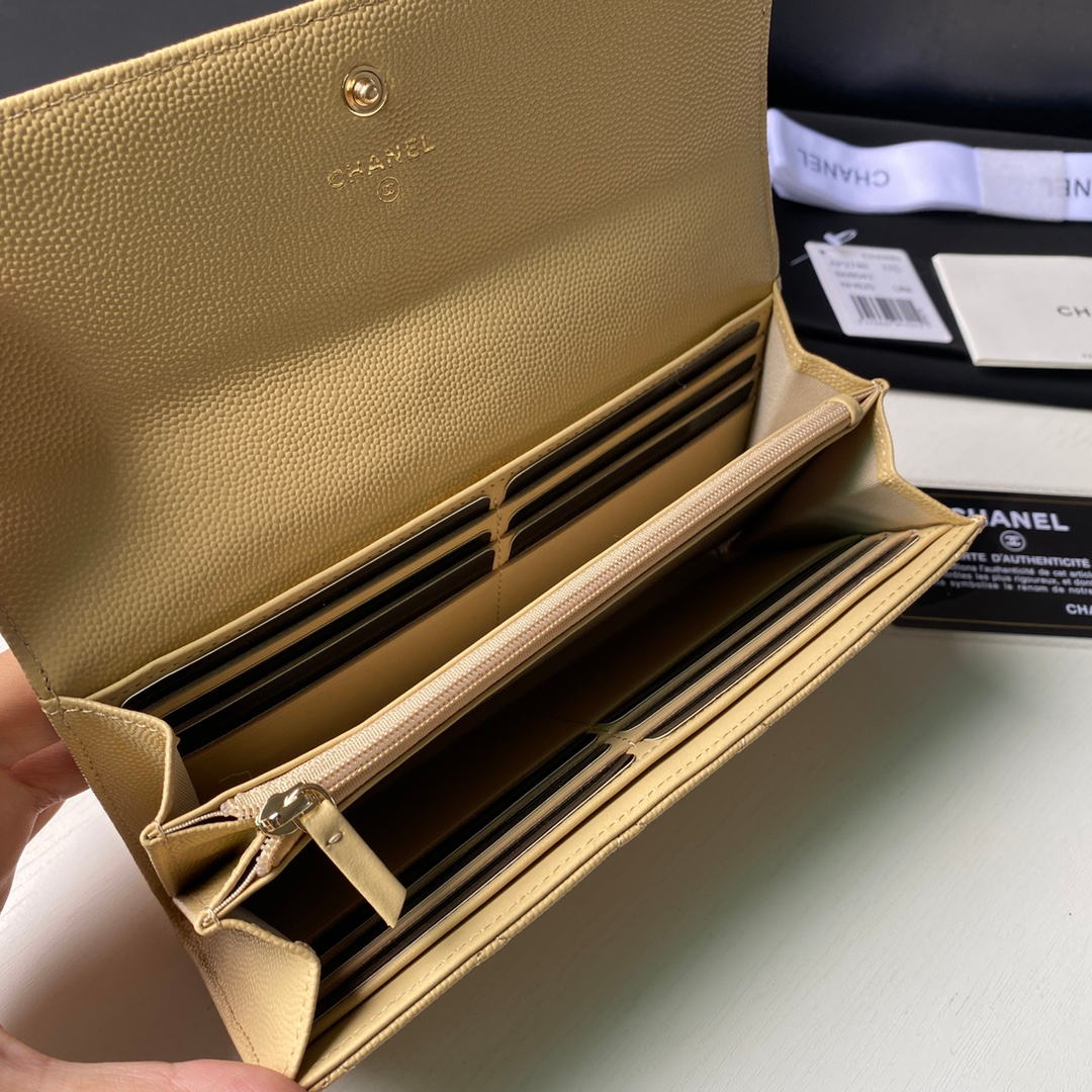 CHL LONG FLAP WALLET BEIGE AP0955