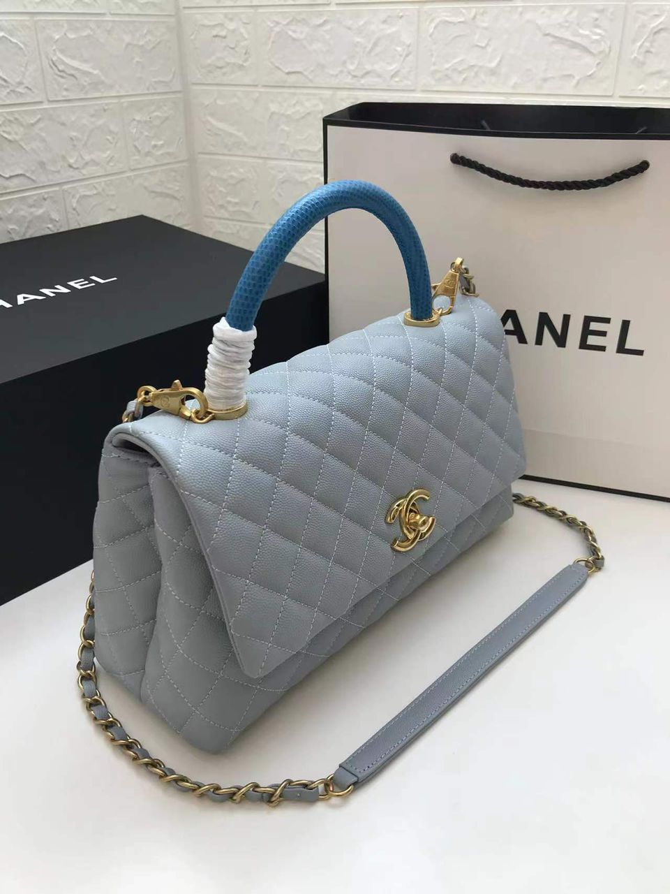 CHL LARGE FLAP BAG WITH TOP HANDLE LIGHT GREY