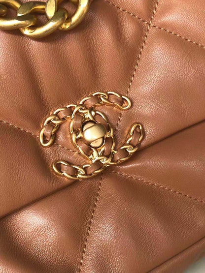 CHL 19 HANDBAG BROWN
