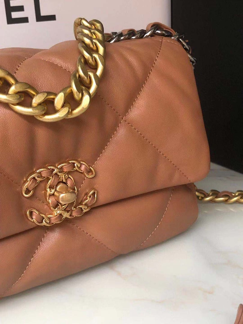 CHL 19 HANDBAG BROWN