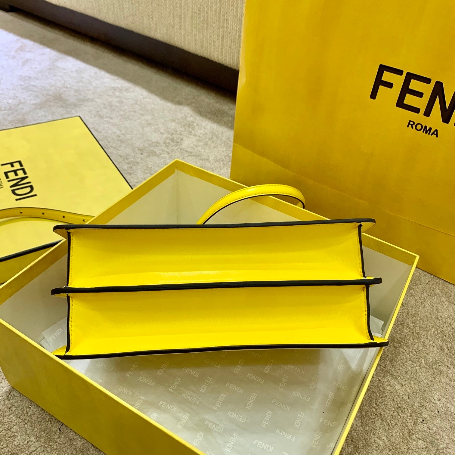 FI Peekaboo ISeeU East-West Yellow For Women, Women&#8217;s Handbags 11.4in/29cm FF 8BN323