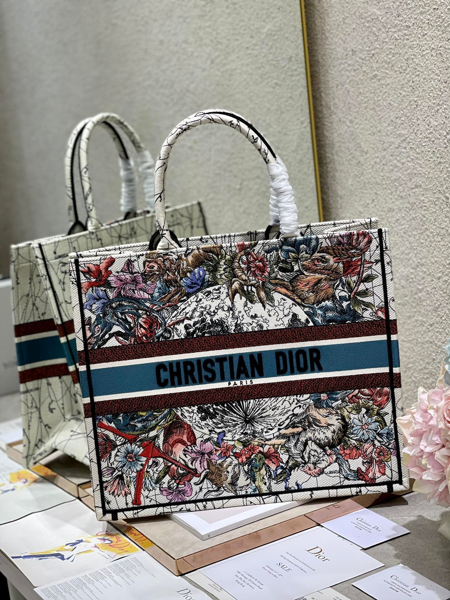DI Large Book Tote Latte Multicolor Zodiac Embroidery, Latte Multicolor, For Women Women’s Handbags, Shoulder Bags, 42cm CD M1286ZRHP_M941