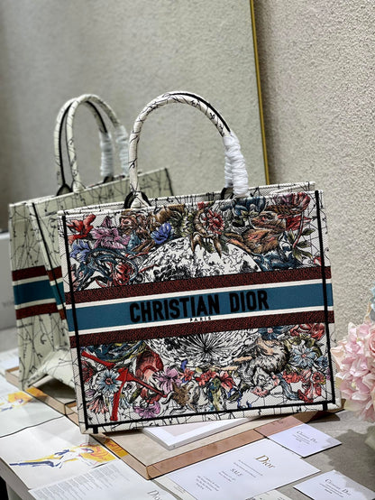 DI Large Book Tote Latte Multicolor Zodiac Embroidery, Latte Multicolor, For Women Women’s Handbags, Shoulder Bags, 42cm CD M1286ZRHP_M941